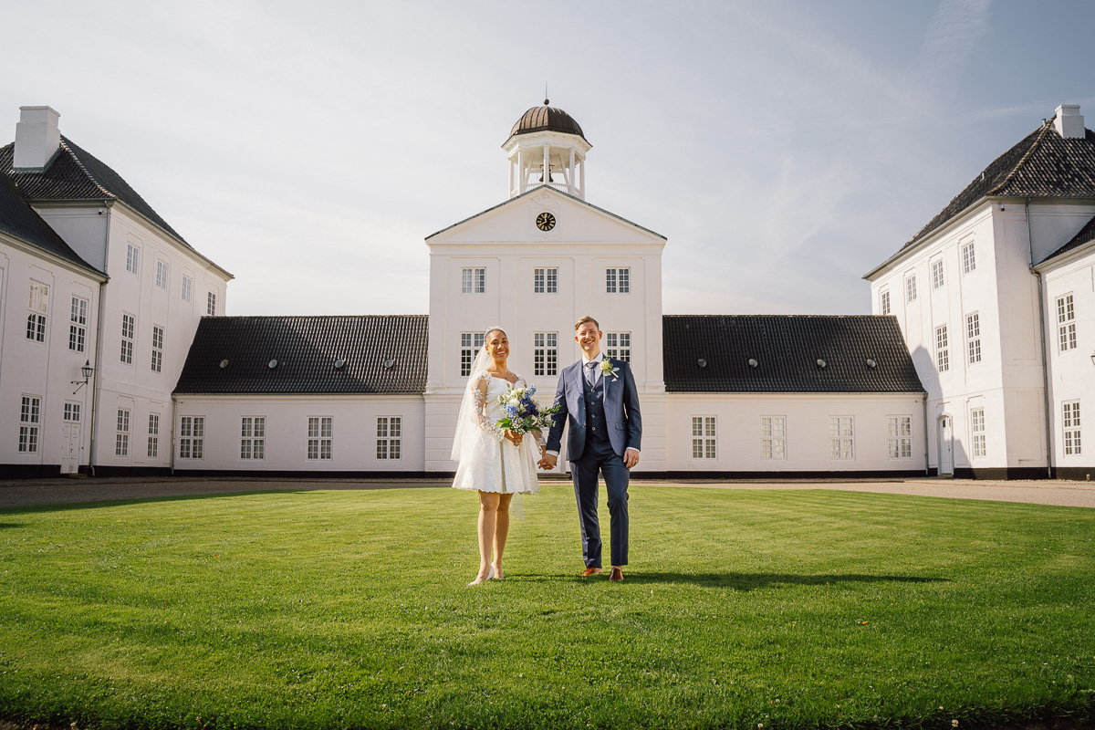 Featured image for “Carla und Lasses Traumhochzeit in Gråsten”